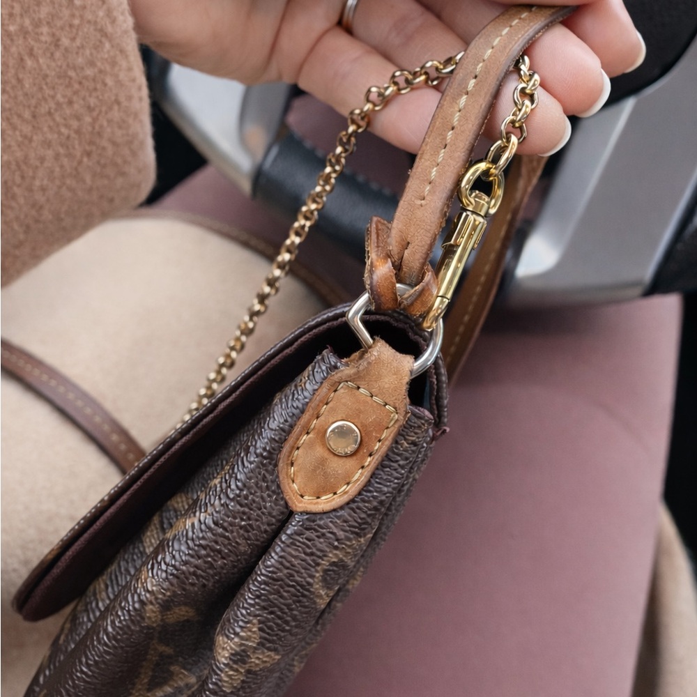 Louis Vuitton, favorite MM Crossbody Bag - Picture 8 of 16